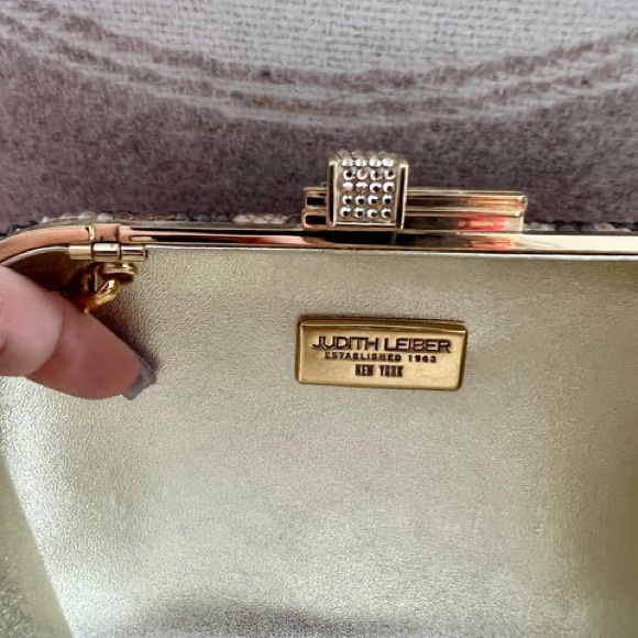 JUDITH LEIBER LEOPARD-PRINT FINE-CRYSTAL EMBELLISHED CLUTCH (AUTHENTIC) - Picture 9 of 11